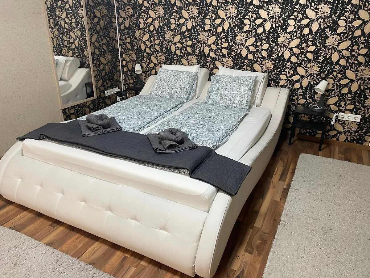 Lovely Apartment On Raday Corso contacts